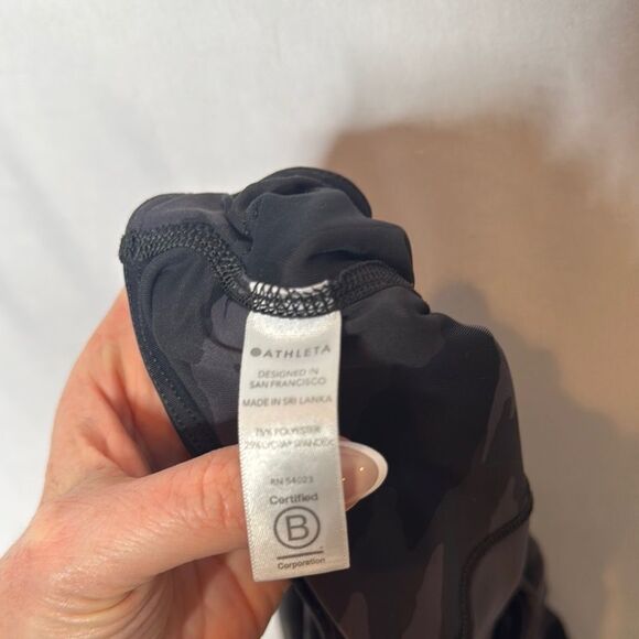 Athleta Ultimate 7/8 Tight Camouflage Side Pocket Leggings. Size XL. - Picture 5 of 6